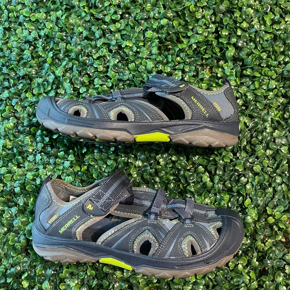 Big Boy Merrell Sandals Size 6 WIDE